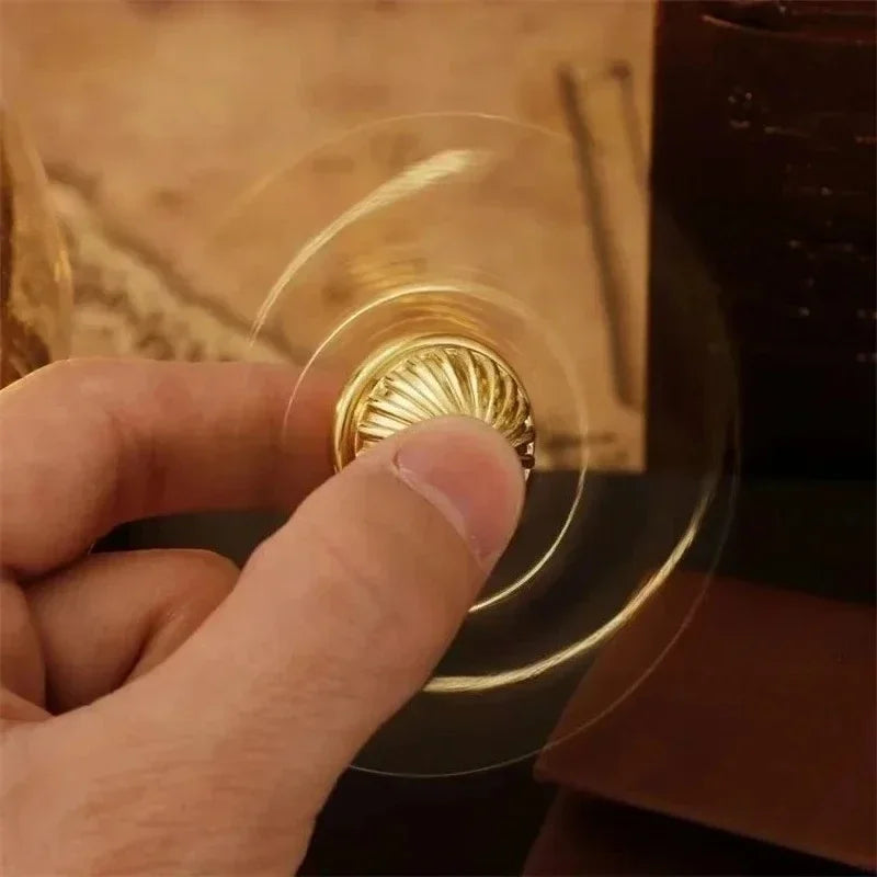 Spinner Ailé Doré – Fidget de Bureau au Design Cinématique