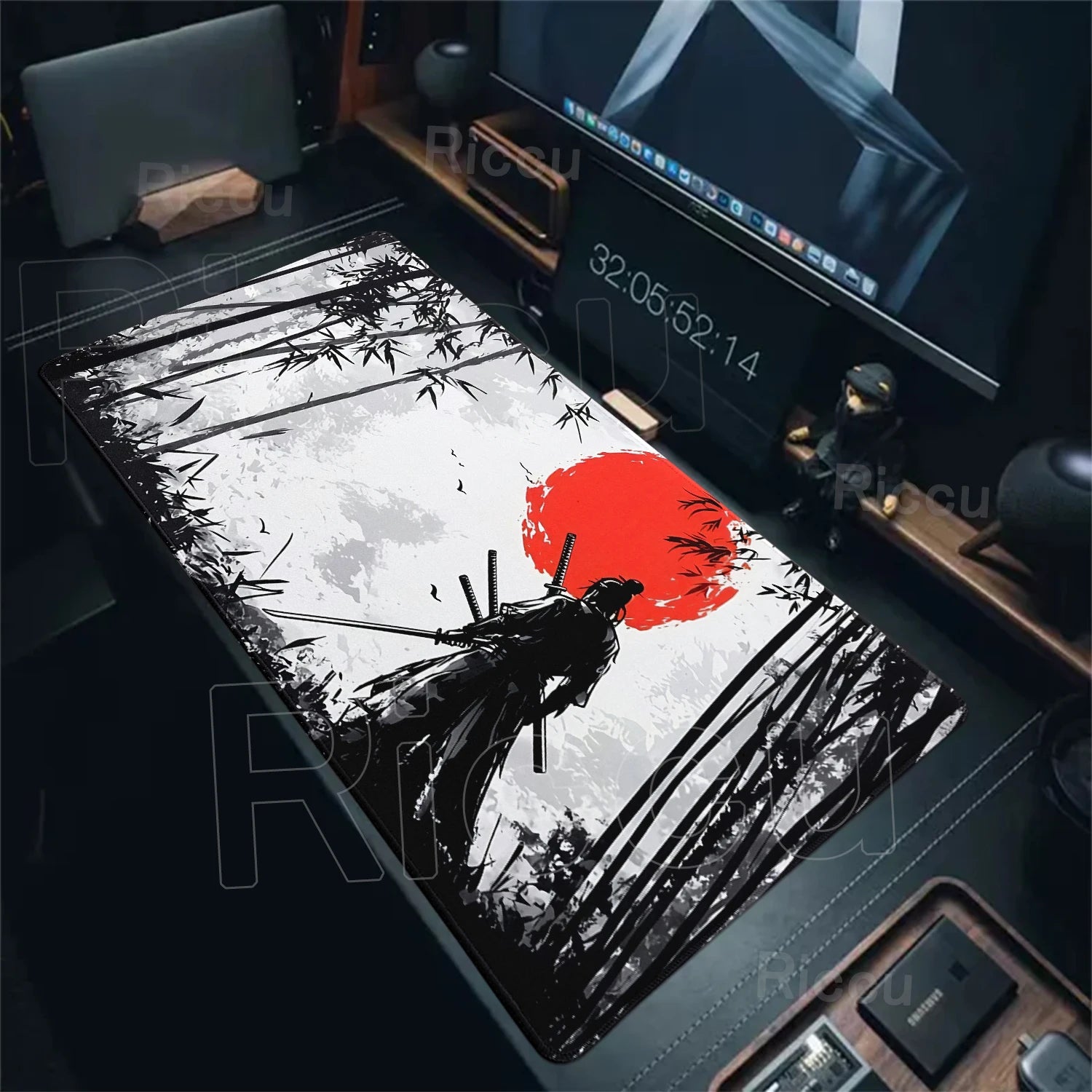 Tapis de Bureau XXL “Samouraï & Soleil Rouge” – Élégance Japonaise, confort et Précision