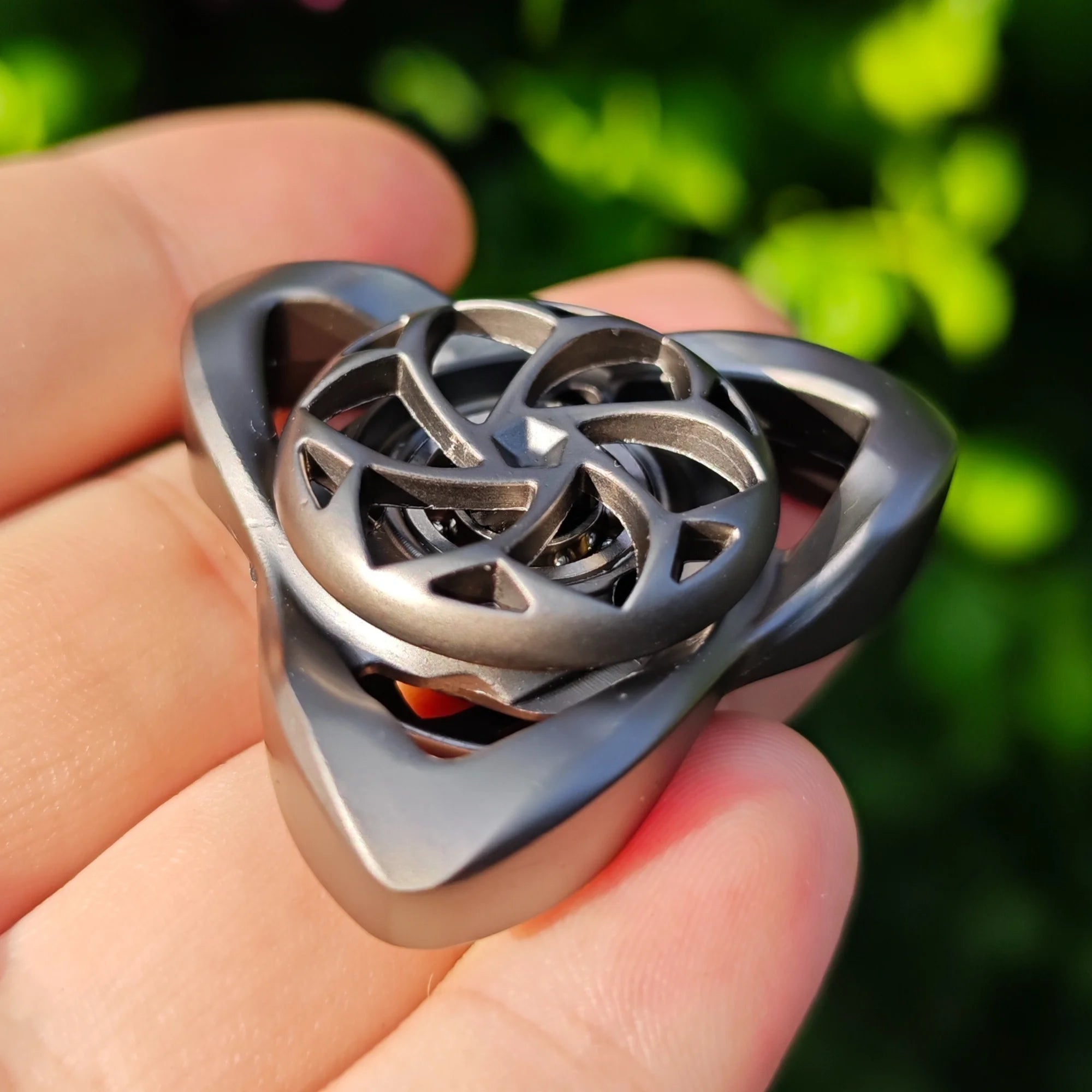 Fidget Spinner EDC en Métal – Rotation Fluide et Design Ajouré