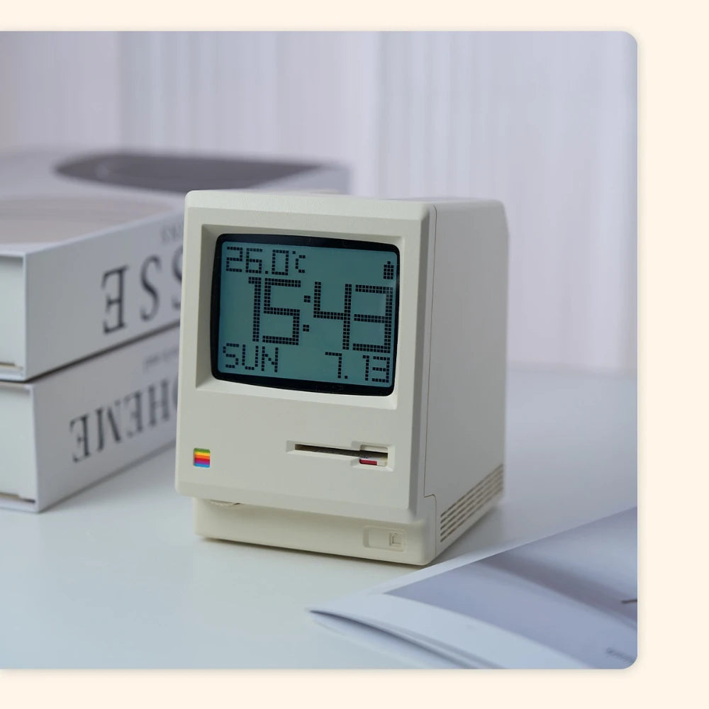 Réveil Digital Rétro Maclock – Horloge de Bureau Créative