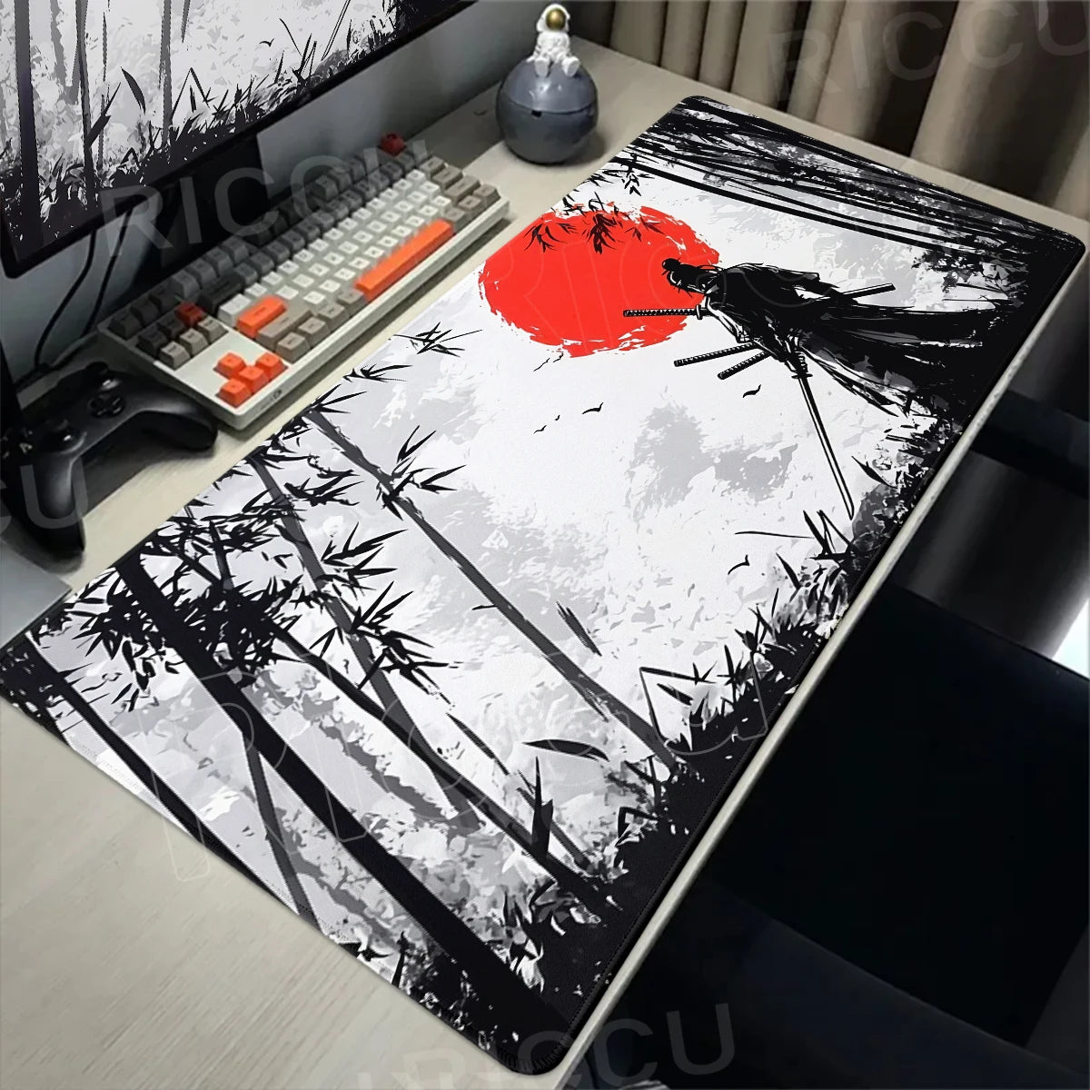 Tapis de Bureau XXL “Samouraï & Soleil Rouge” – Élégance Japonaise, confort et Précision