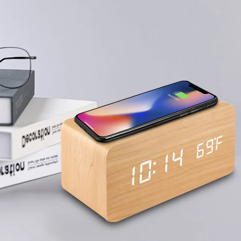 Réveil LED Bois avec Charge Sans Fil – 3 Alarmes & Affichage Température