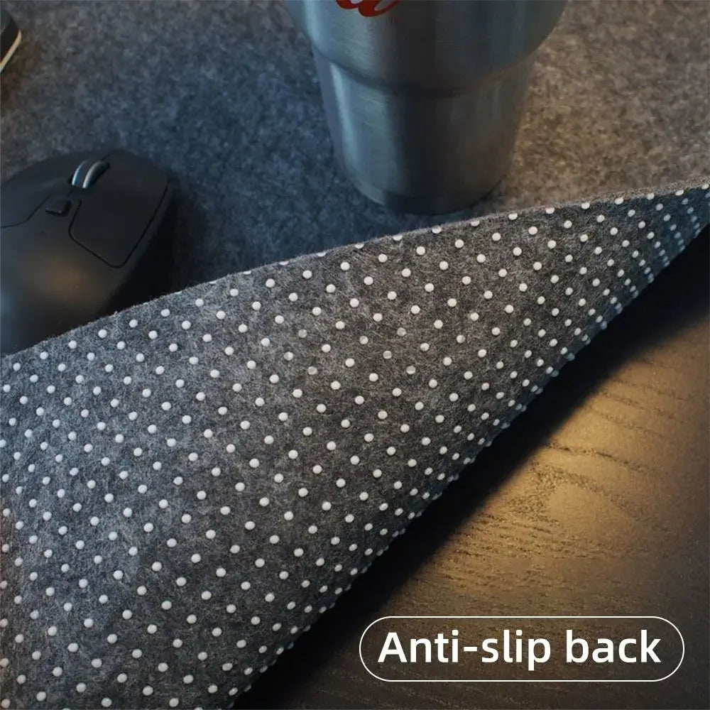 Tapis de Bureau XXL en Feutre — Premium, Stable et Épuré