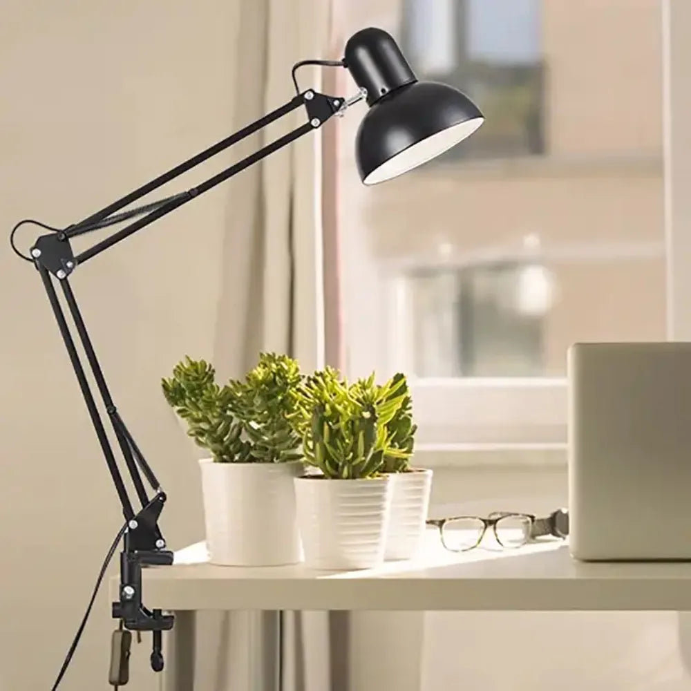 Lampe de Bureau à Pince – Éclairage Fonctionnel et Compact