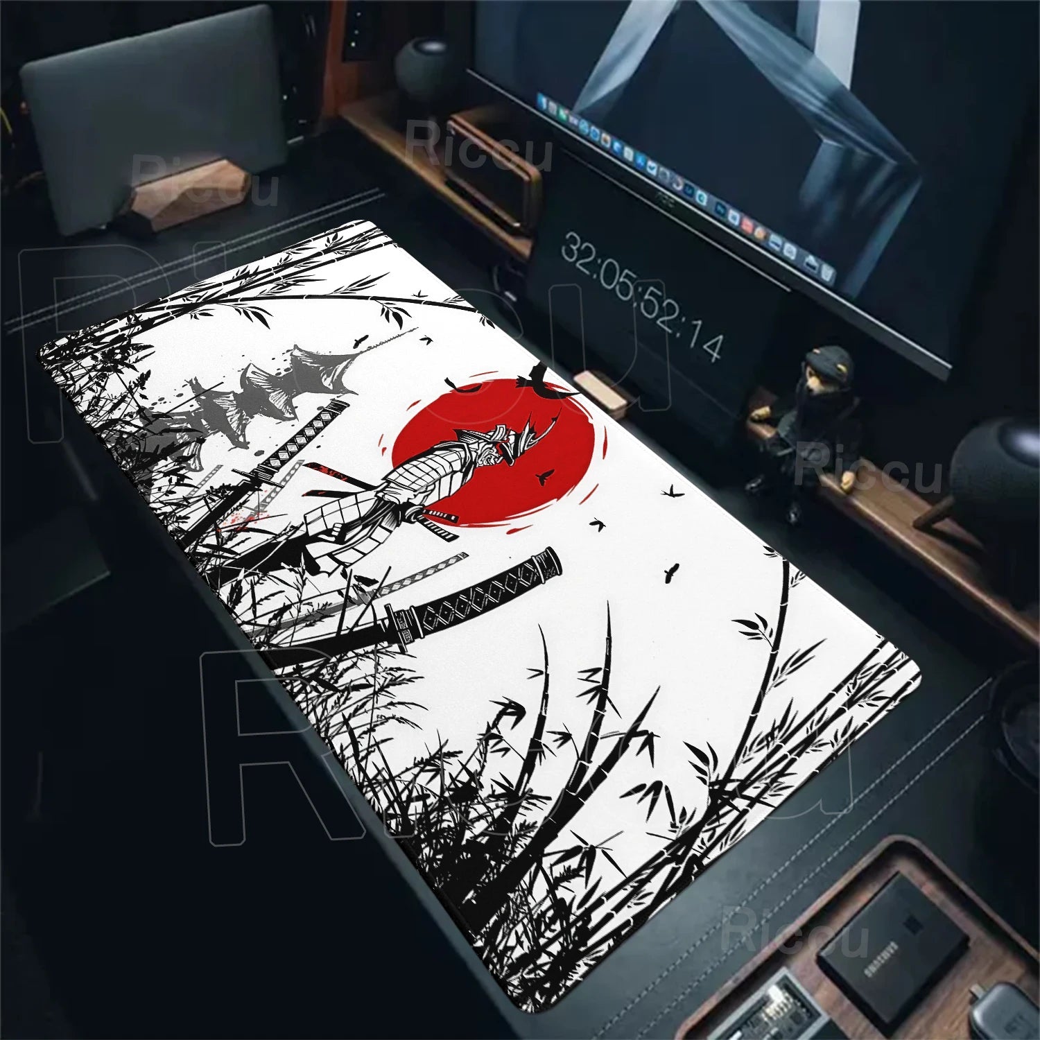 Tapis de Bureau XXL “Samouraï & Soleil Rouge” – Élégance Japonaise, confort et Précision