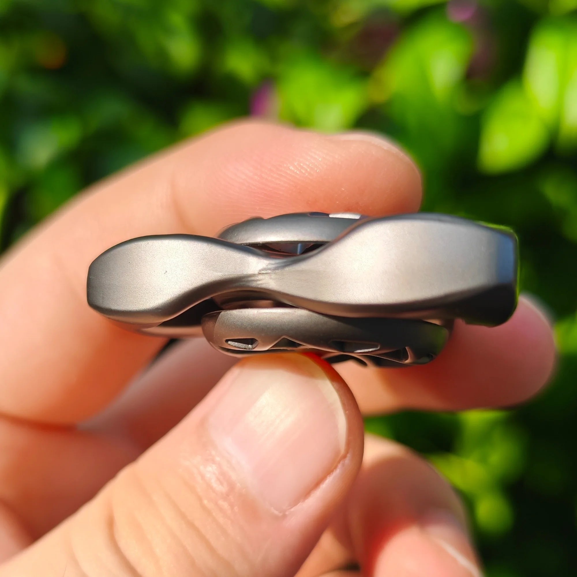 Fidget Spinner EDC en Métal – Rotation Fluide et Design Ajouré