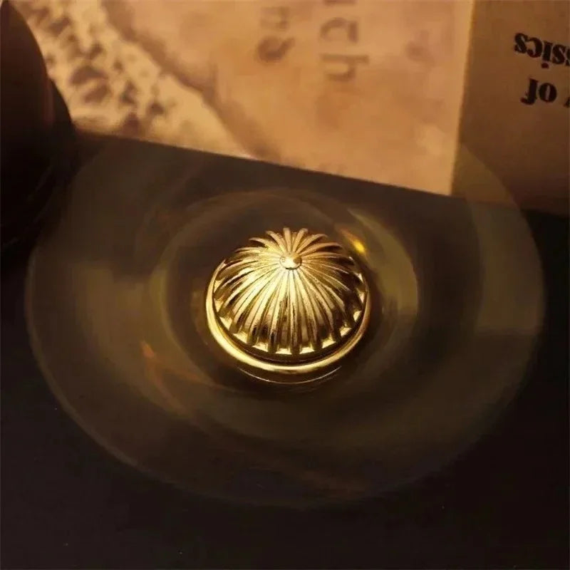 Spinner Ailé Doré – Fidget de Bureau au Design Cinématique